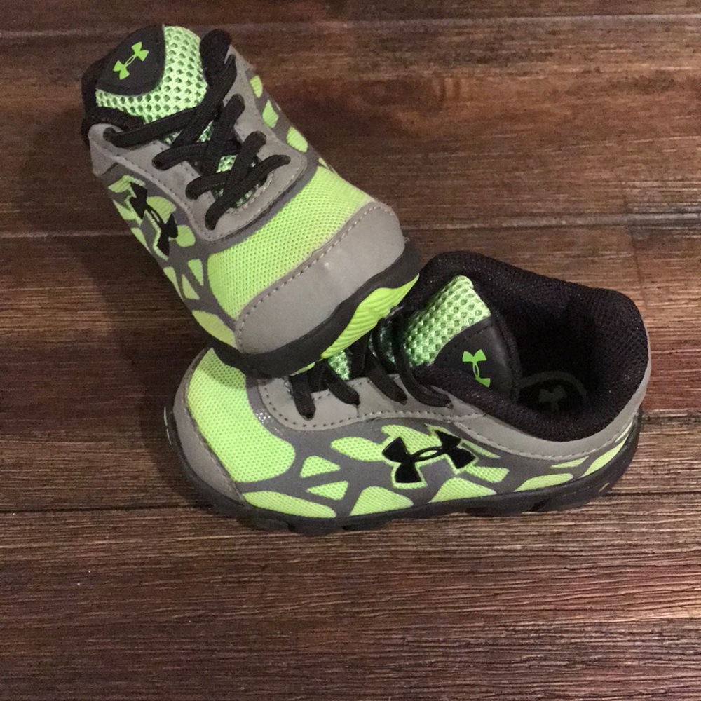Infant size 4 green Underarmour shoes